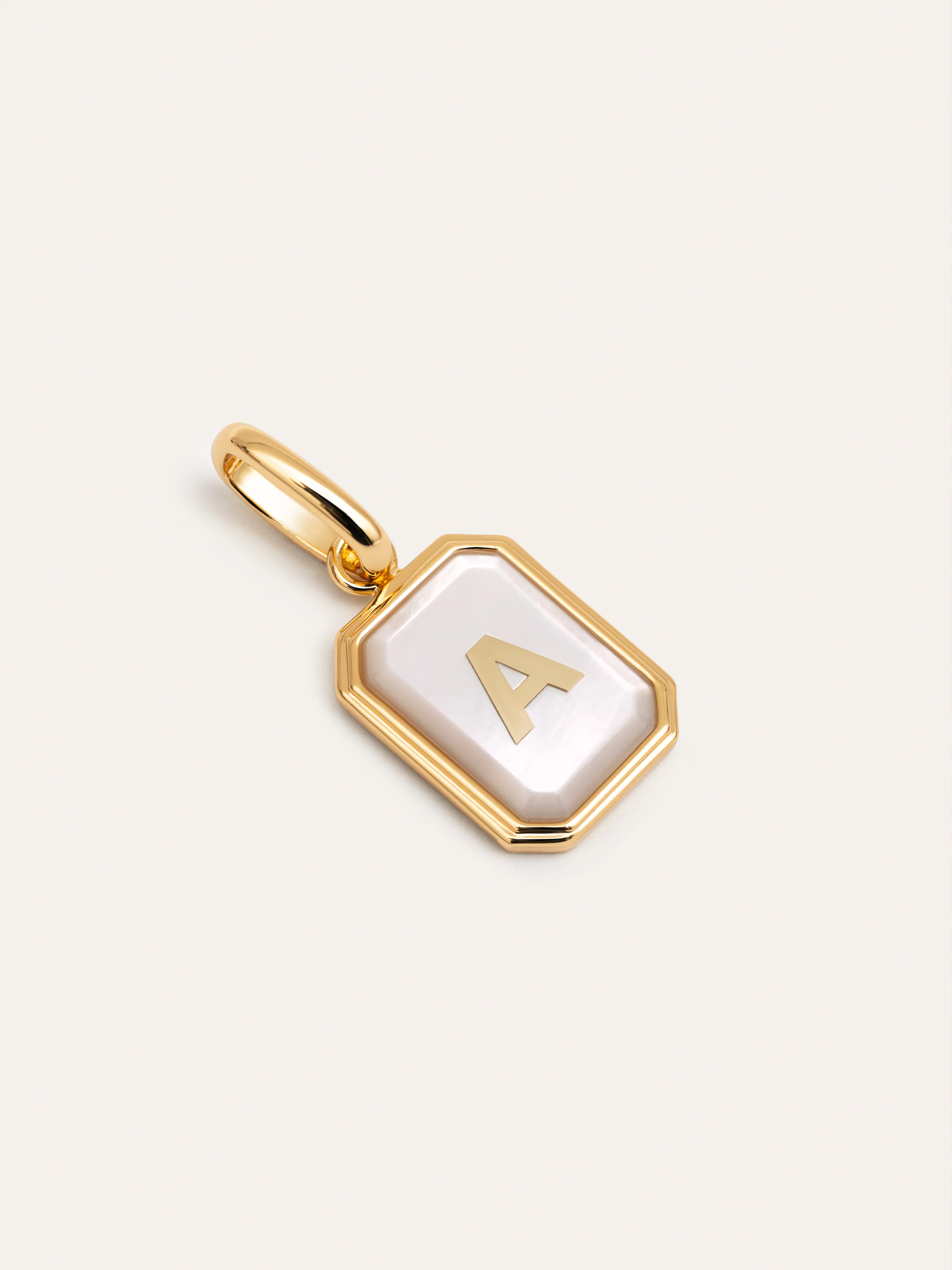 Charm Personalizado Letter Nácar Baño Oro - Image 6