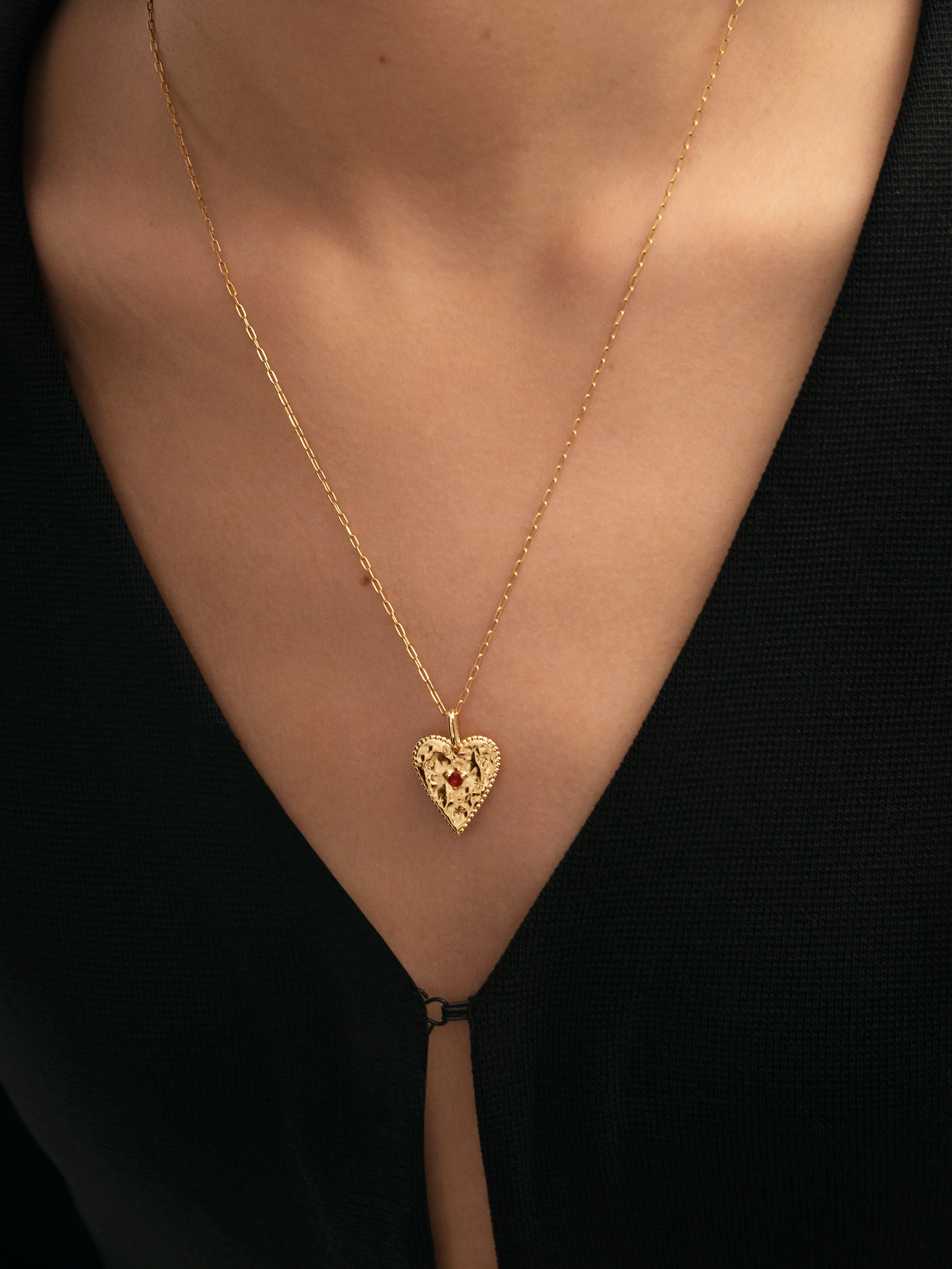 Charm Raw Heart Baño Oro - Image 2