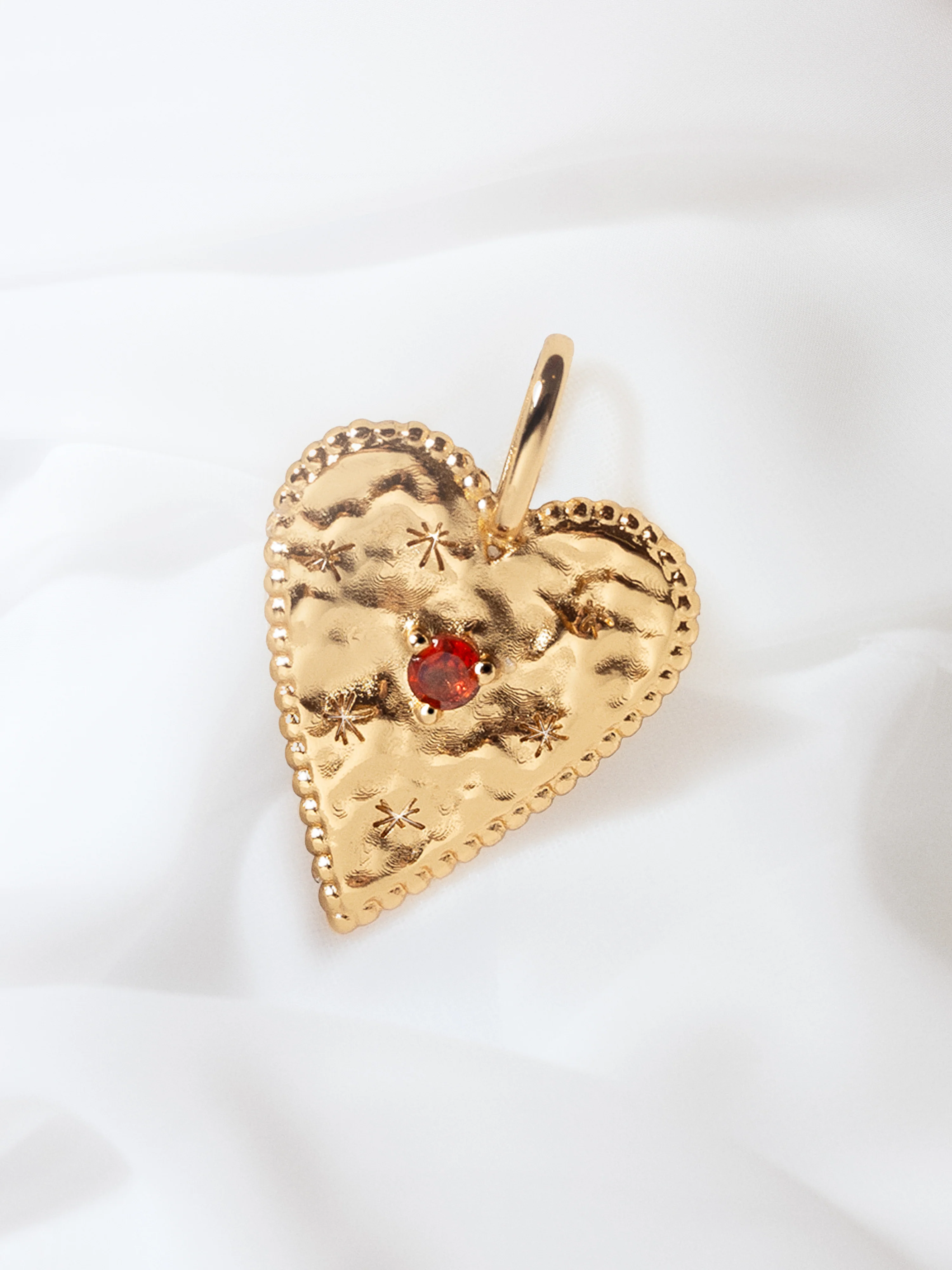 Charm Raw Heart Baño Oro - Image 5