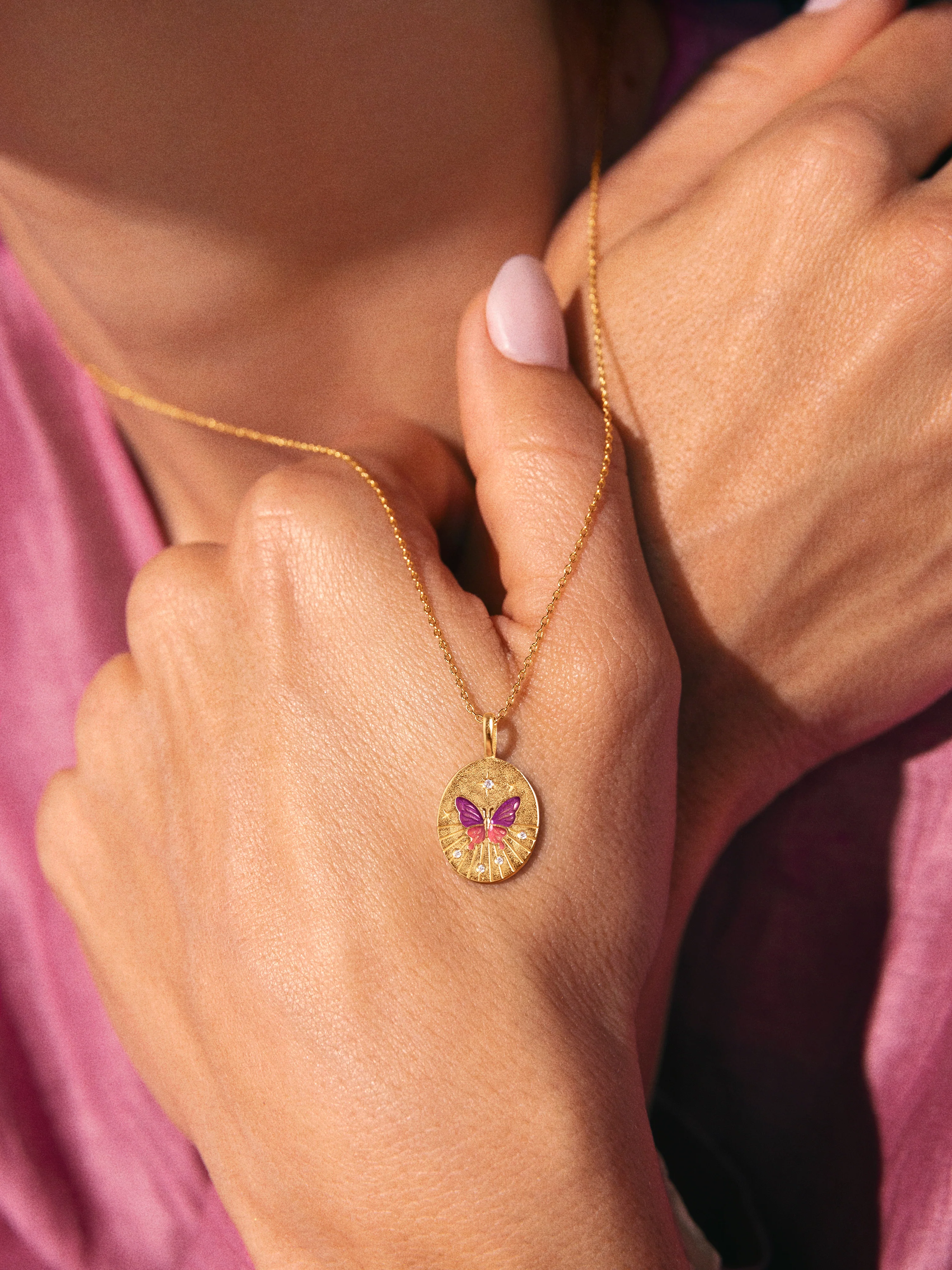 Collar Medallion Butterfly Rose Baño Oro - Image 5