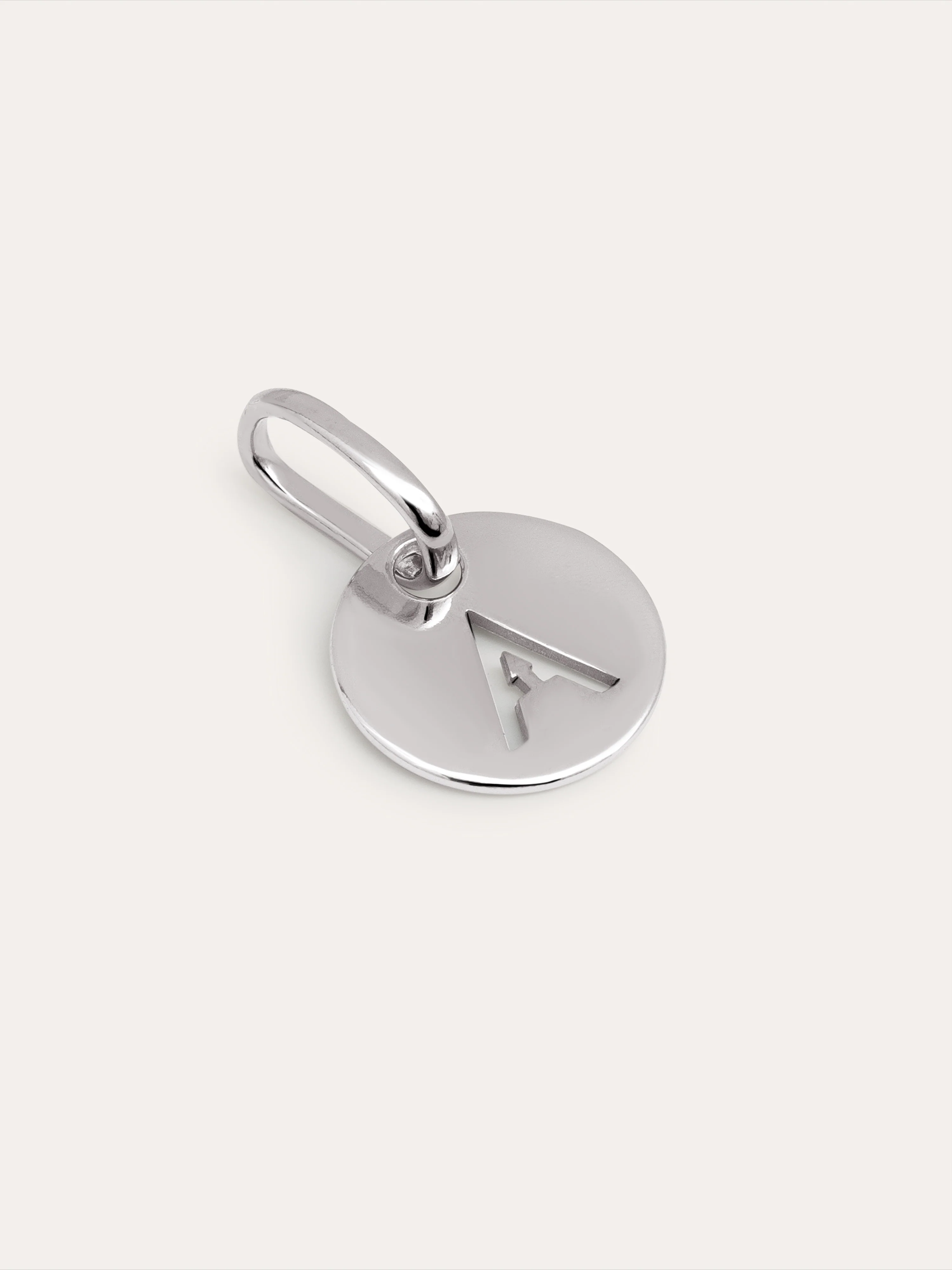 Mini Medallion Letter Plata - Image 23