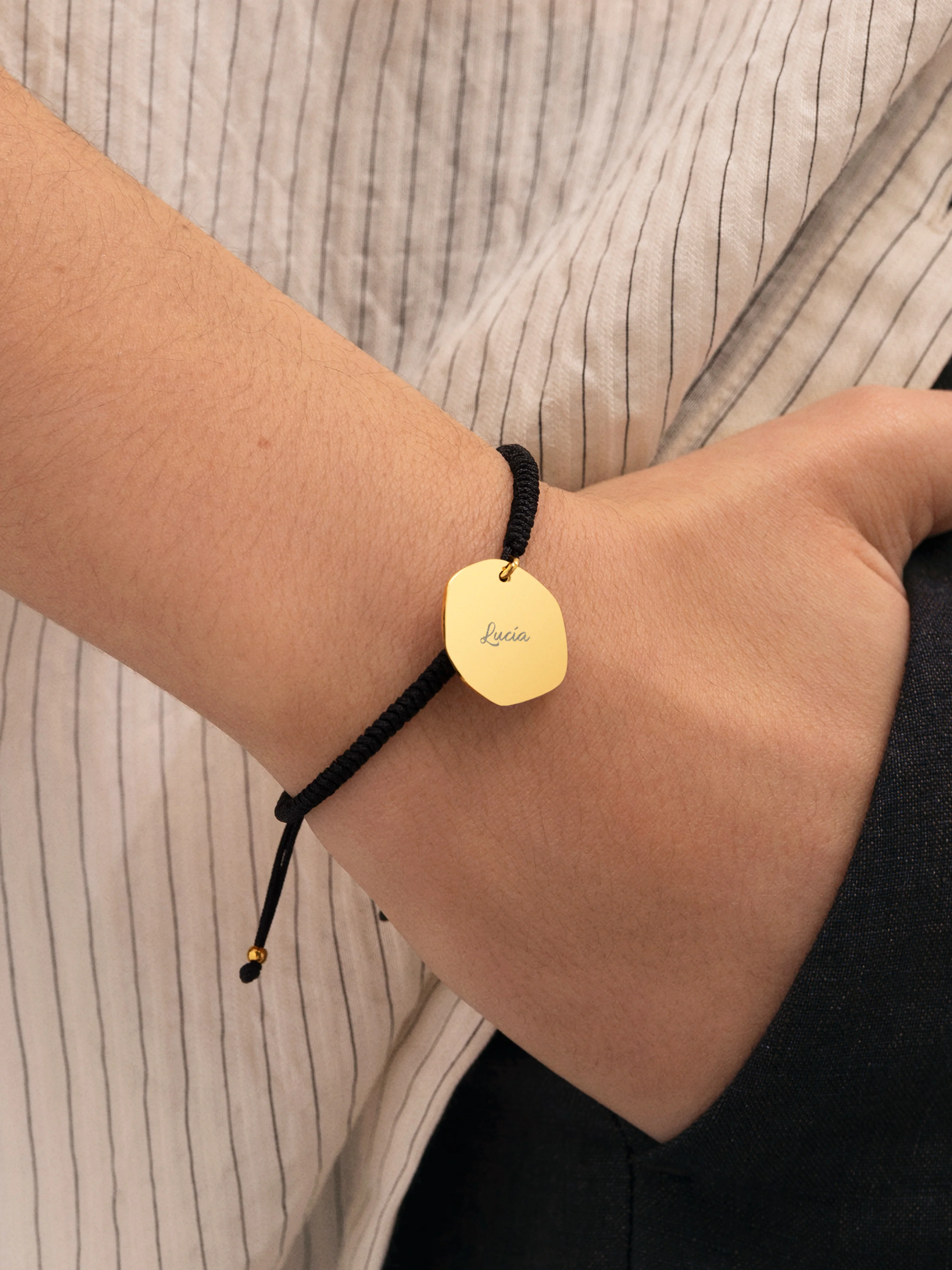 Pulsera Personalizada Medallón Organic Negro Acero Baño Oro - Image 2