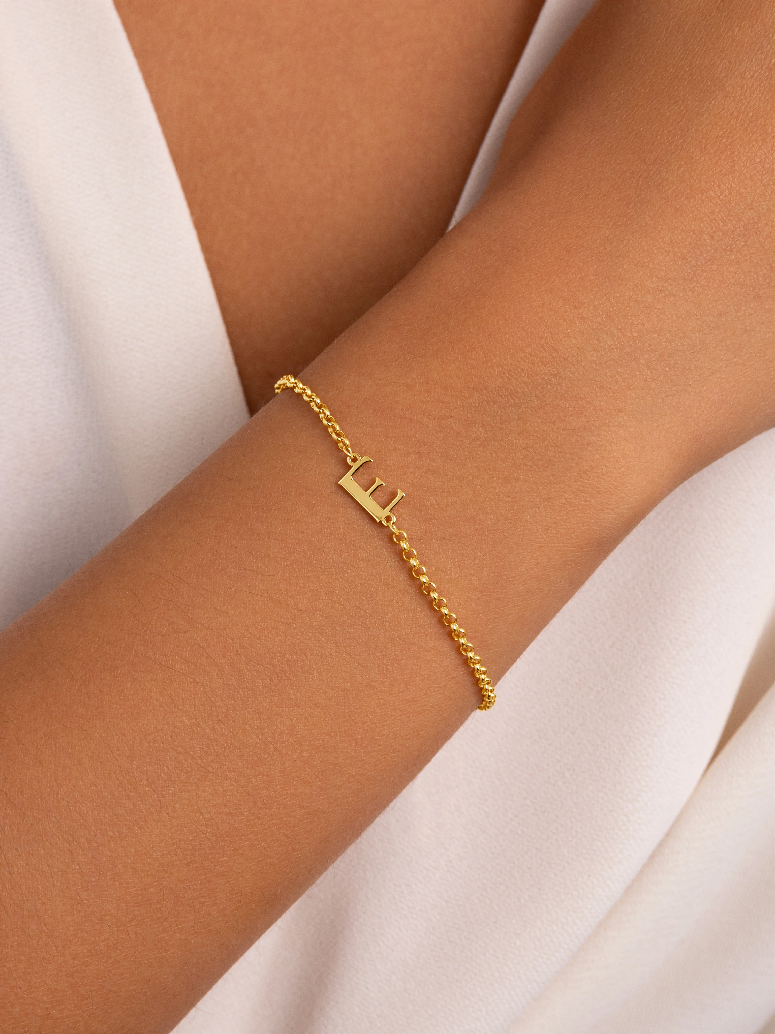 Pulsera Single Letter Plata Baño Oro - Image 5